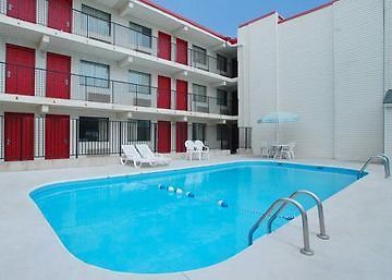 Days Inn & Suites By Wyndham Indianapolis Airport East エクステリア 写真