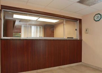 Days Inn & Suites By Wyndham Indianapolis Airport East エクステリア 写真