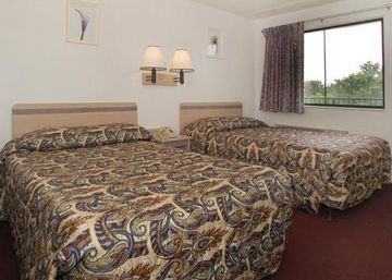 Days Inn & Suites By Wyndham Indianapolis Airport East エクステリア 写真