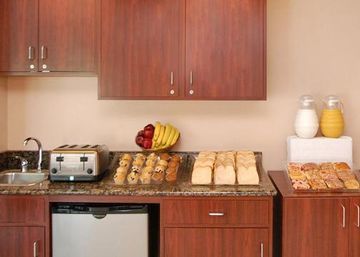 Days Inn & Suites By Wyndham Indianapolis Airport East エクステリア 写真